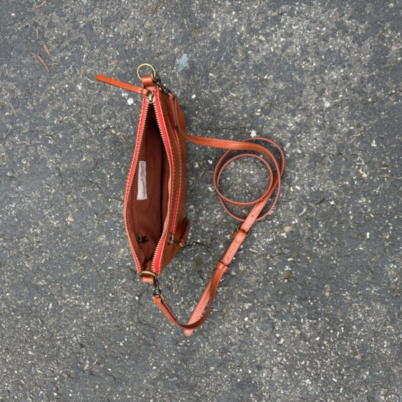 Universal Threads Faux Brown Leather Crossbody - Picture 4 of 5